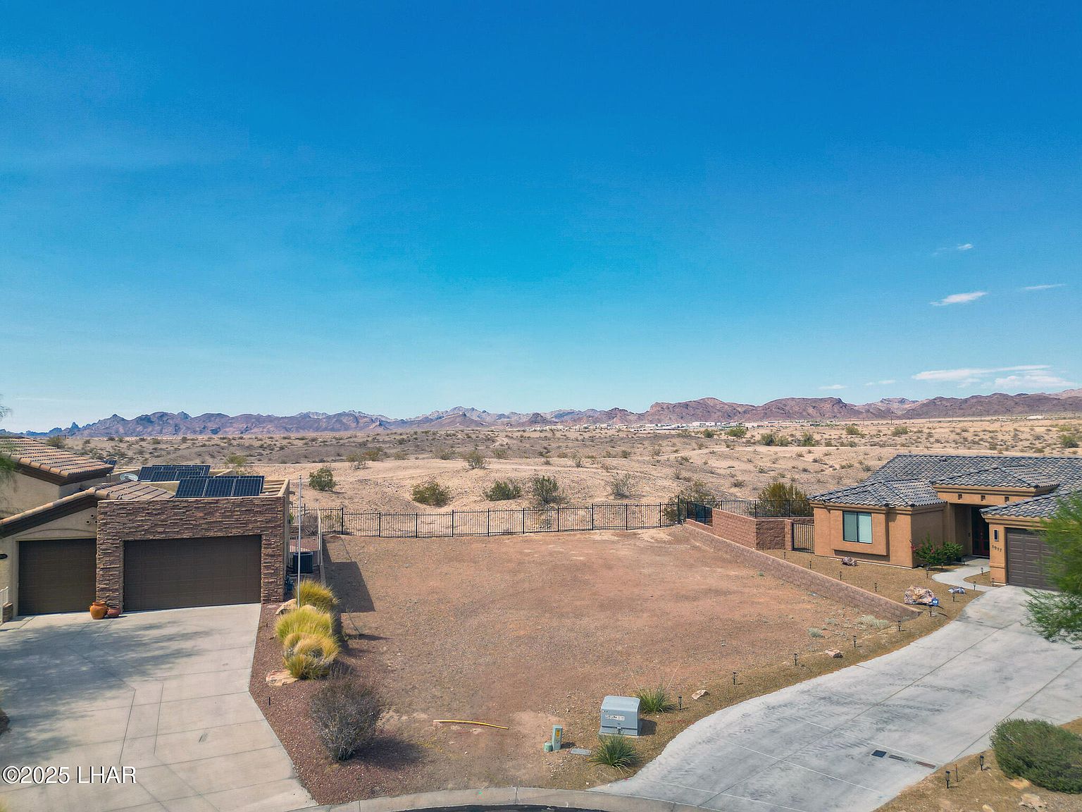 1911 E Troon Dr
