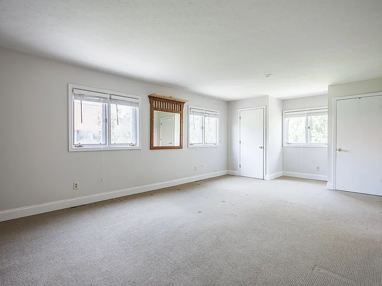 26 Clearview Ave — Photo 8