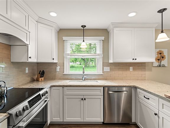 5th image of 454 Shirley Ann Dr