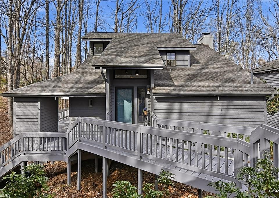 1st image of 208 Forest Brook Dr