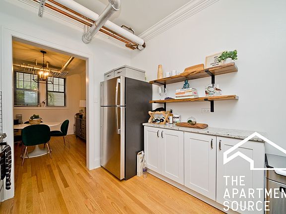 5th image of 5549 N Lakewood Ave