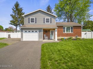 14 Macsherry Ct, Troy, NY 12180