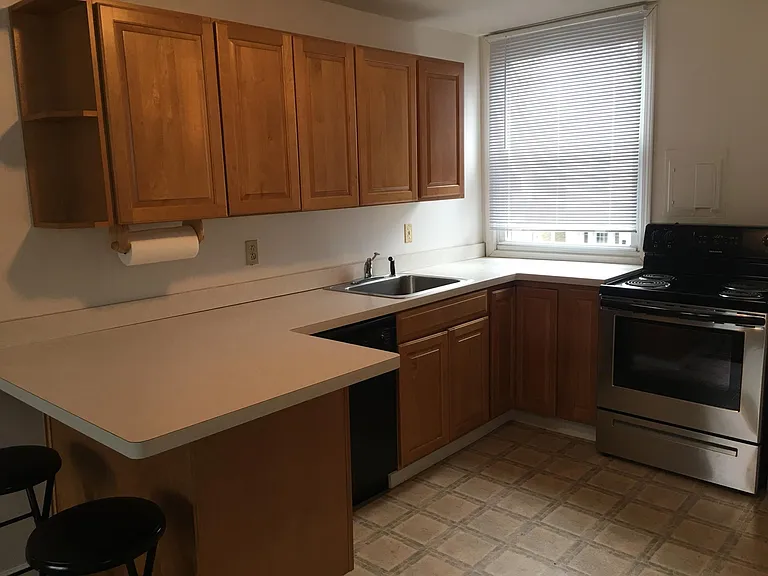 22 Van Buren St #3 — Photo 6