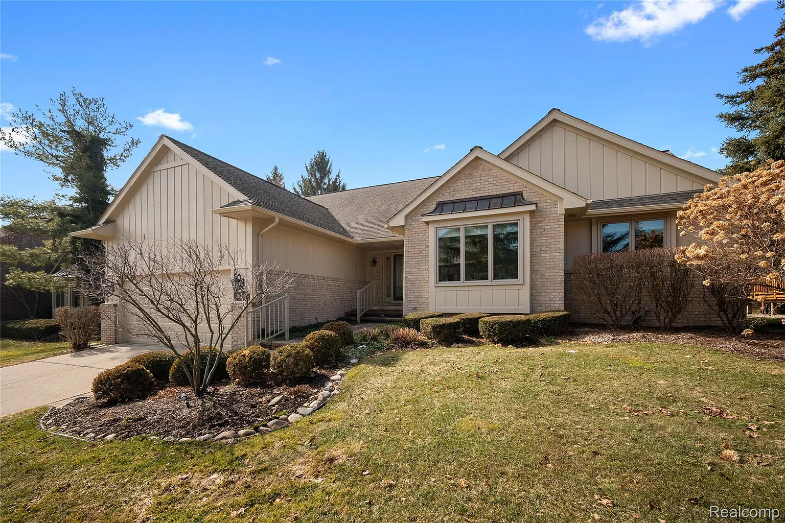 16807 Country Knoll Dr photo 1