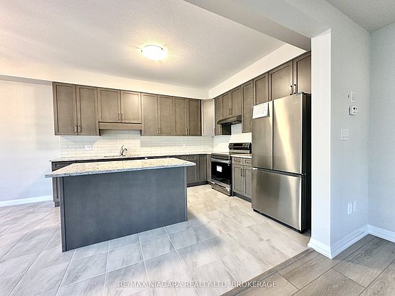 2nd image of 49 Saffron Way
