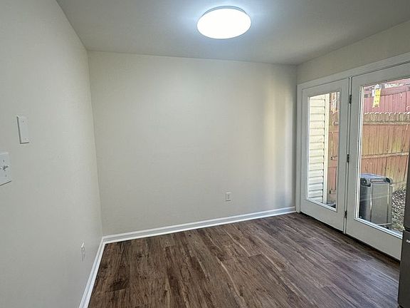 3rd image of 113 Ash Hollow Dr