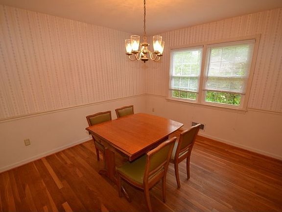 3rd image of 5715 Broadmoor St
