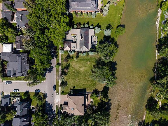3rd image of 708 Riverdale Ave SW