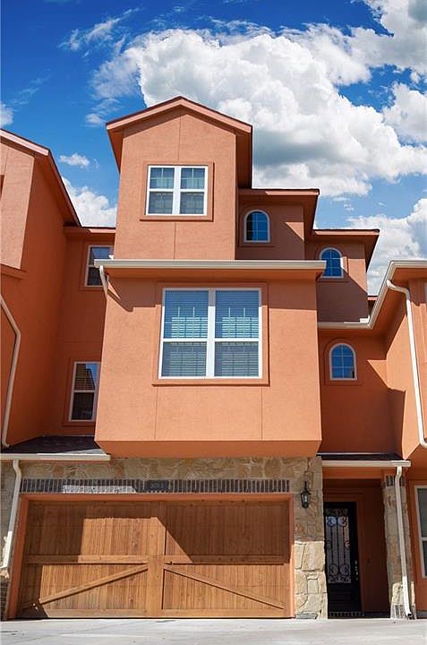 1st image of 2670 Venice Dr Unit 2