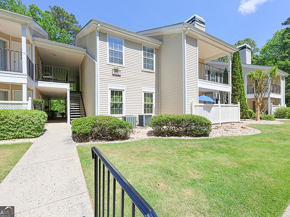 2nd image of 823 Ridgefield Dr