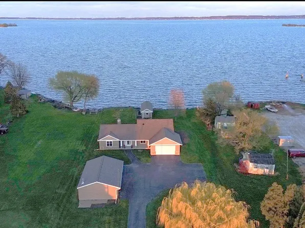 7878 S Us Highway 45, Oshkosh, WI 54902