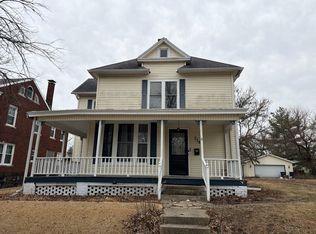 218 E Washington St, Paris, IL 61944