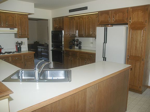 Fully Applianced Kitchen 