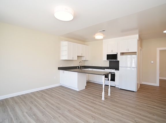 2nd image of 1939 Hayes St #10