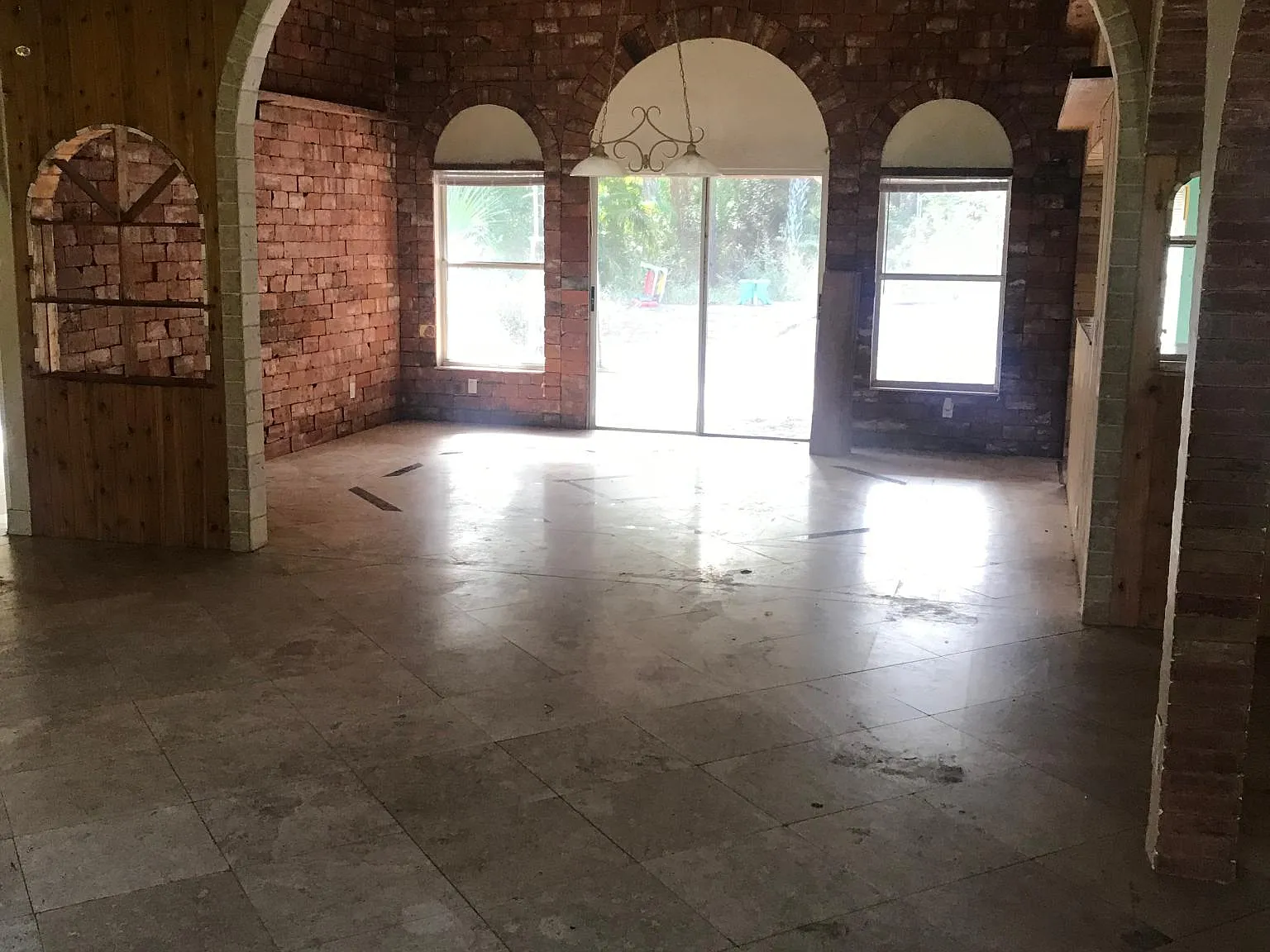 3 bed, 1956 sqft, $3,000 — Photo 2