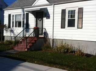 568 Weetamoe St, Fall River, MA 02720
