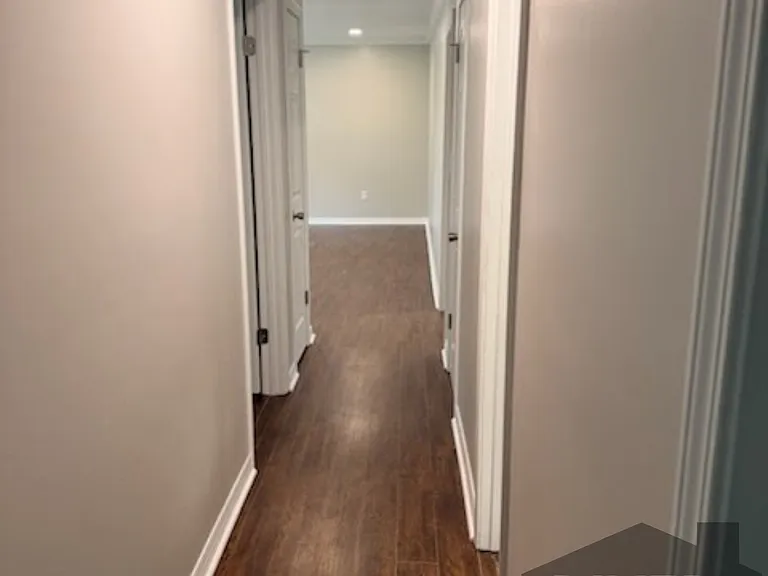 150 Shelia St — Photo 4