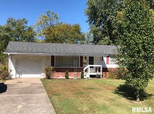 1604 W Walnut St, Marion, IL 62959