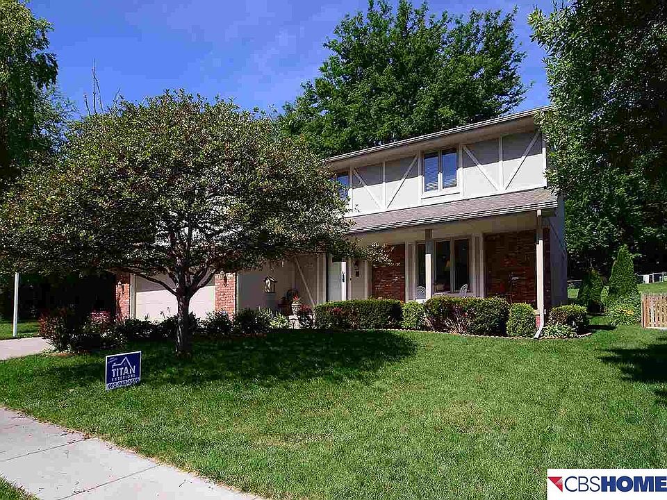 1st image of 4724 N 112th Cir
