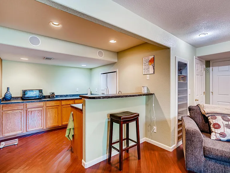 Basement wet bar
