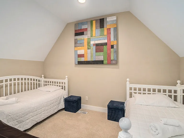 27 Howard Ave — Photo 28