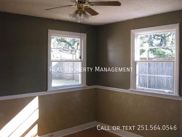 5105 Pineview Ln S — Photo 5