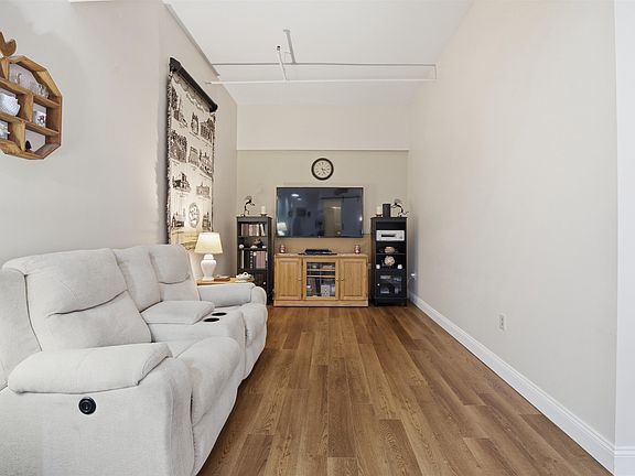 5th image of 15 Mount St. Mary's Way #210