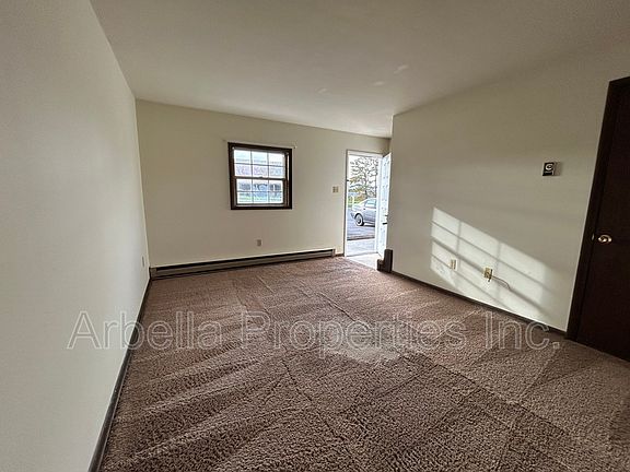 3rd image of 499 Nicholas St SE APT A3