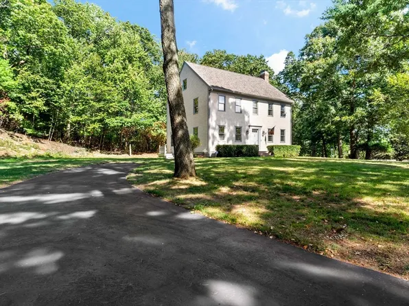 8 Osprey Dr, Berkley, MA 02779
