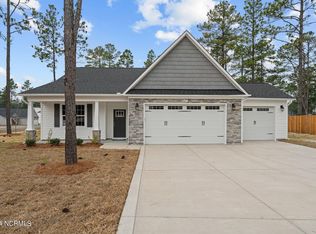 601 Muscadine Ln, Aberdeen, NC 28315