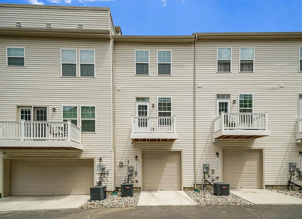 3 bed, 1300 sqft, $3,125 — Photo 2