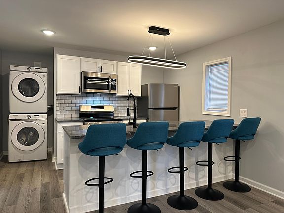 4th image of 127 Henderson St APT 1