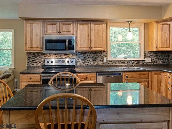 2nd image of 207 Bellvue Cir