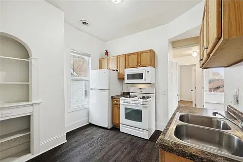 3rd image of 407 Newton Ave N
