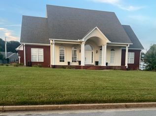 253 Mary Ellen Dr, Muscle Shoals, AL 35661