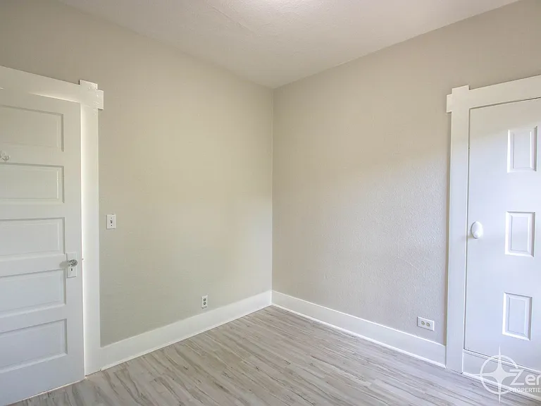 315 W 27th St — Photo 15