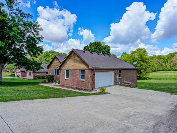 2100 Deer Lake Dr, Martinsville, IN 46151