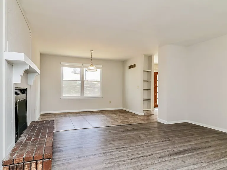 17 Hollow Tree Ct — Photo 6