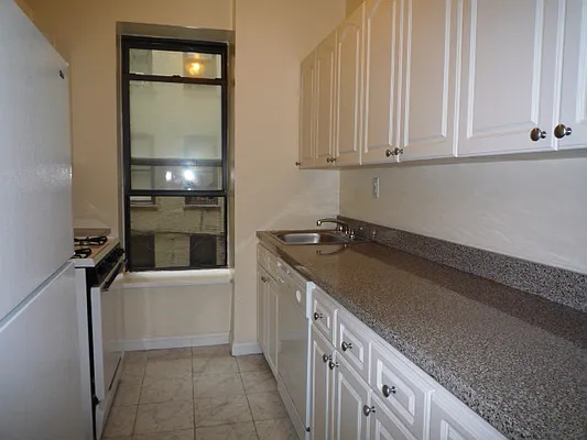 Rented by DSA Realty Midtown West | media 51