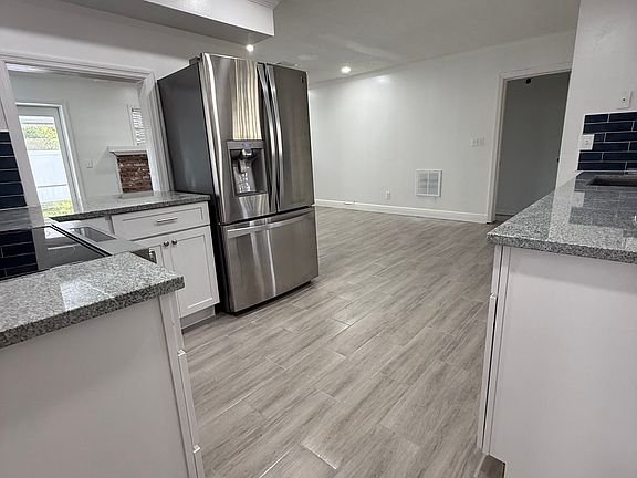 2nd image of 600 Dunraven Dr