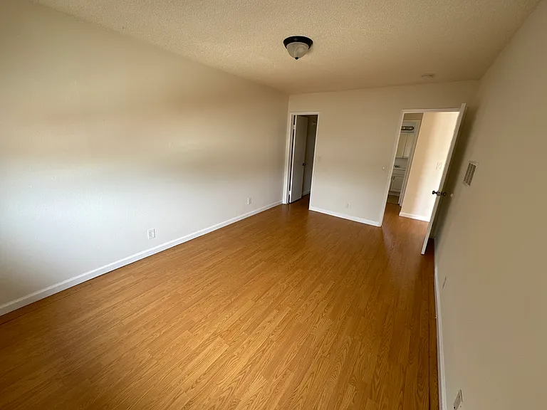 566 D St — Photo 10