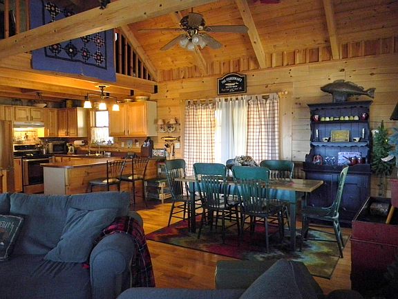 Image 5: Handsome Woodwork