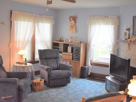 3rd image of 633 Lewis Ave