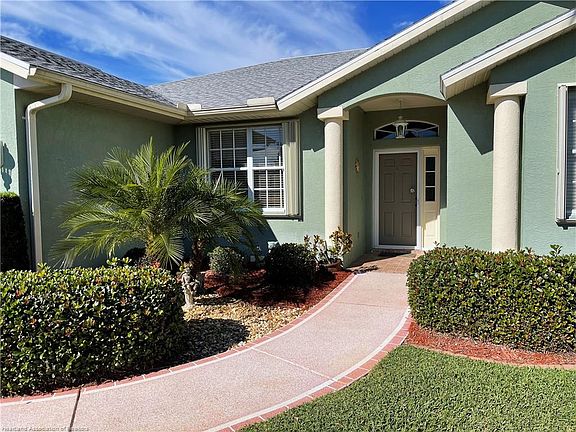 3rd image of 510 Maravilla Ave