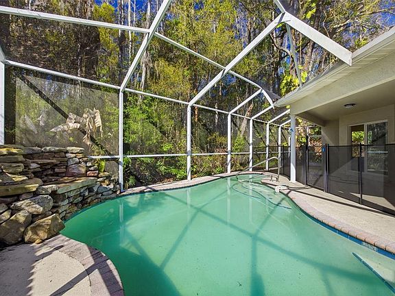 3rd image of 812 CRESTRIDGE DRIVE