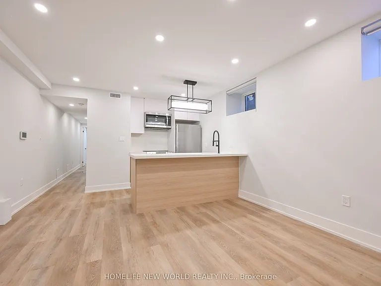 997 Dufferin St #LOWER — Photo 2