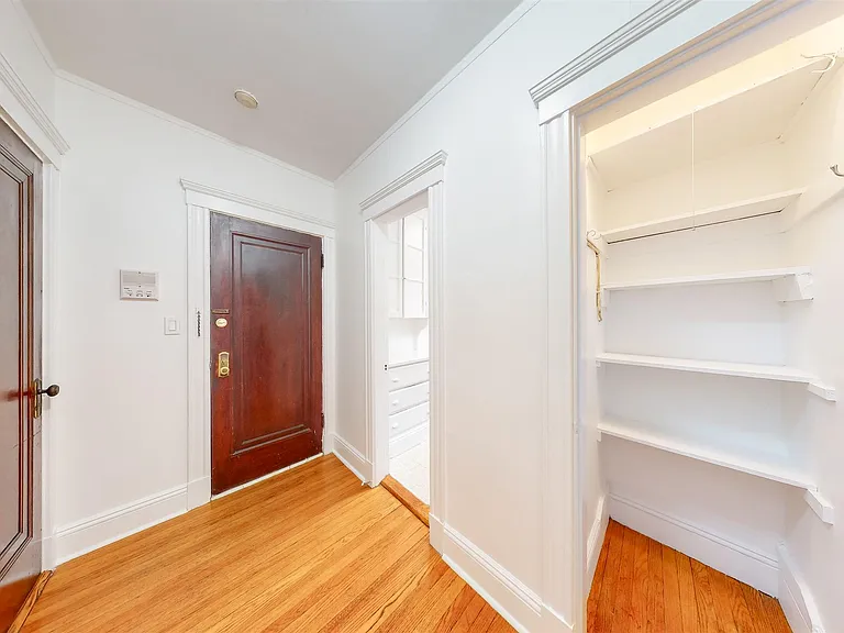 172 Maple St — Photo 16