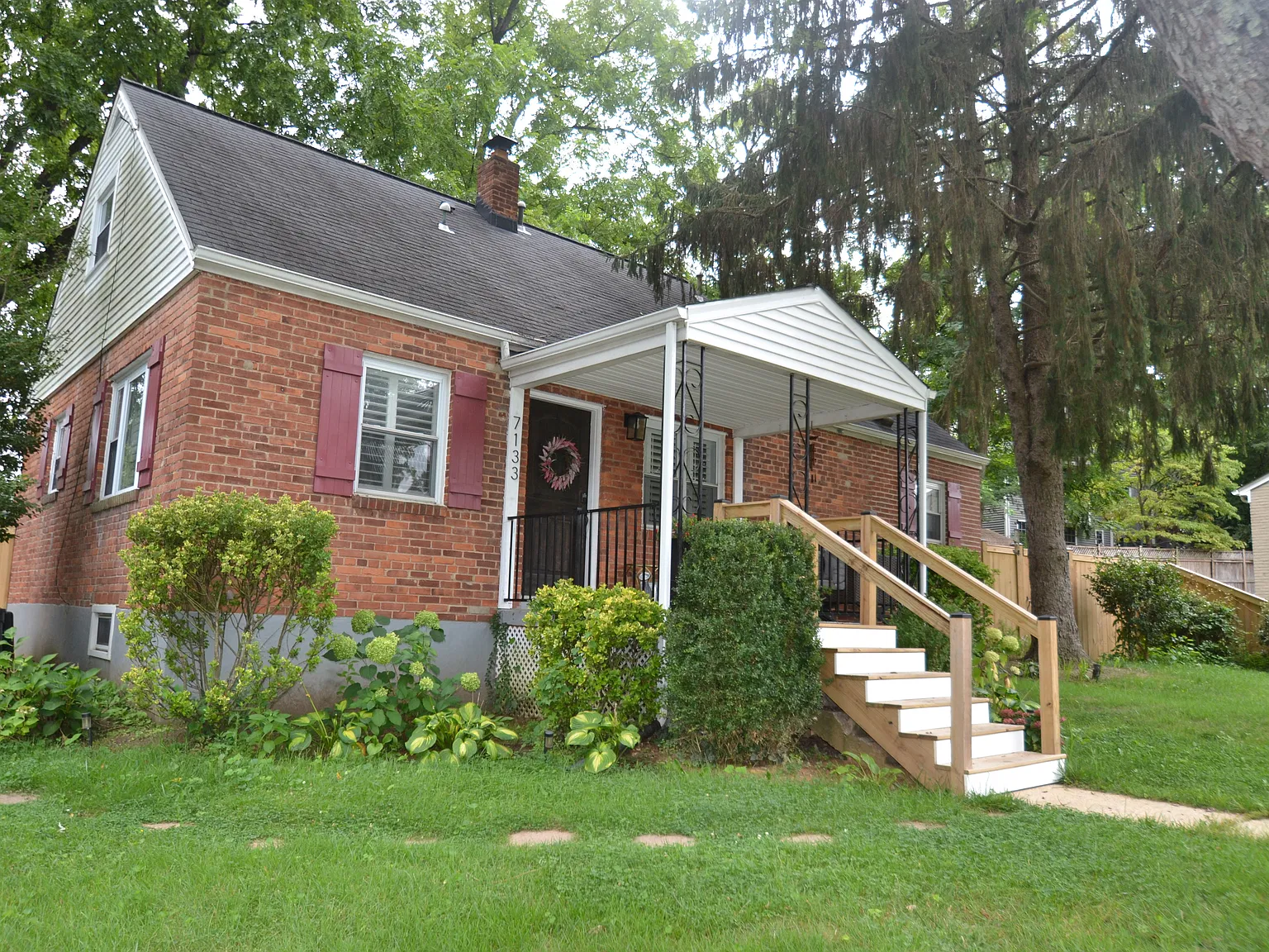 4 bed, 2086 sqft, $3,800 — Photo 2