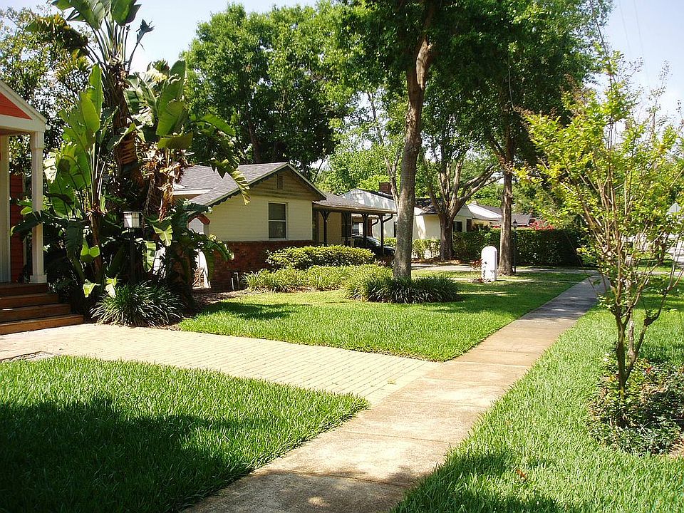 Two blocks from Edgewater Dr!