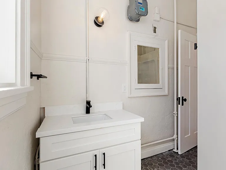 1633 Boylston Ave — Photo 9